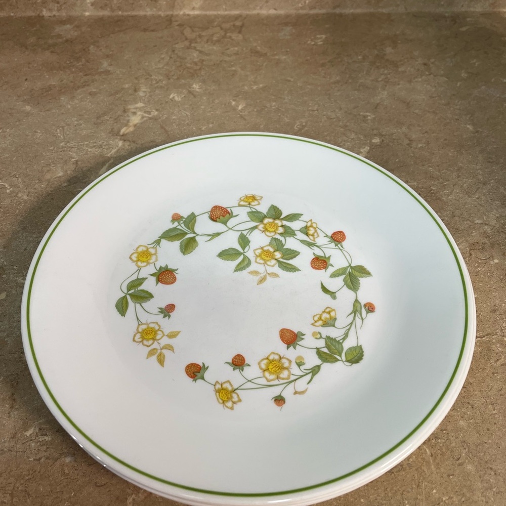 Corelle Strawberry Sundae Dinner Plates